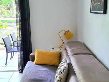 La Possession Apartamento | Studio moderne, centre-ville, au calme, parking privé