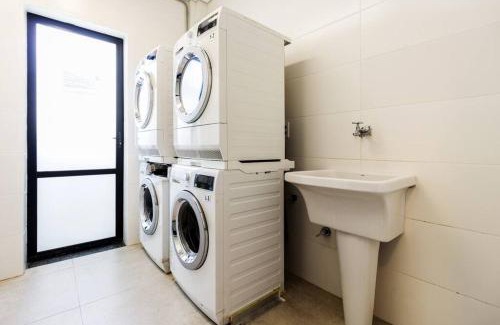 Bigorrilho Apartamento | Studio Moderno com sacada Ap 25 Soho Life