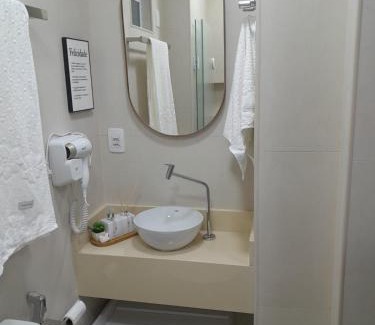 Largo do Machado Apartamento | Studio Moderno e aconchegante a 100m do metrô, 700m da Praia e do Aterro do Flamengo, conforto e tranquilidade no coração do Rio!