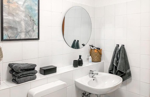 Wuerzburg Apartamento | Studio near Altstadt/w Workspace, Feng-Shui & Art