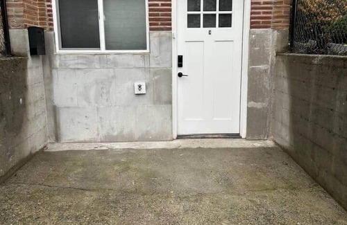 Columbia City Casa | Studio | Near Downtown + Airport Train + Stadium