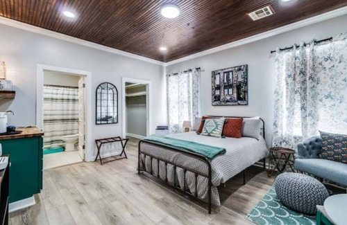 Freetown - Port Rico Apartamento | Studio near Downtown Lafayette - Freetown