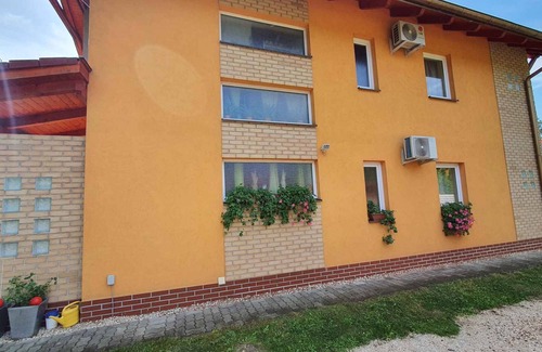 Siofok Apartamento | Apartamento vacacional Cerca de la playa con aire acondicionado.
