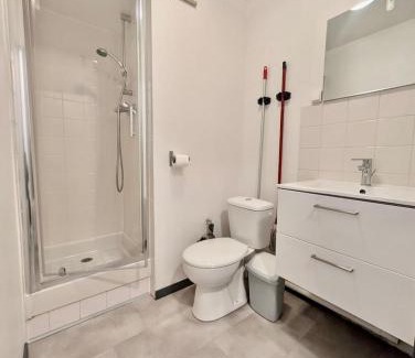 Secteur 1 Apartamento | Studio near train station and downtown with free parking