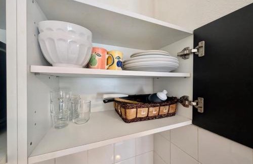 Secteur 1 Apartamento | Studio near train station and downtown with free parking