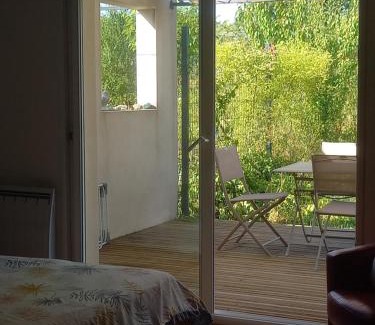 Allegre Les Fumades Apartamento | studio neuf climatisé