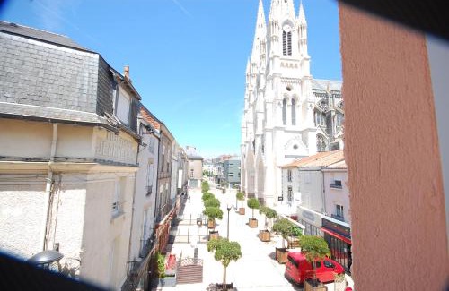 Cholet Apartamento | Studio Notre Dame coeur de ville Wifi Netflix