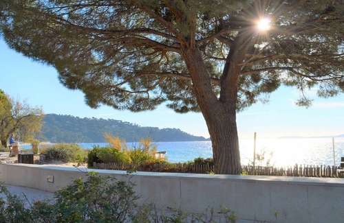 Cavaliere Beach Apartamento | Estudio en playa Cavalière con terraza, 1er piso, 2 plazas