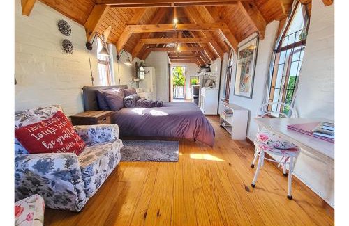 Somerset West Apartamento | Studio on McLeod - Private Self-catering Apartment
