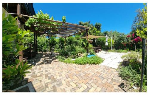 Somerset West Apartamento | Studio on McLeod - Private Self-catering Apartment