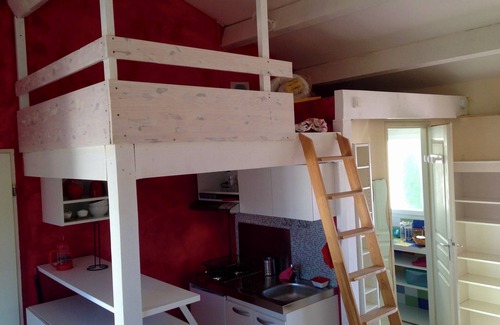Aiguelongue Apartamento | Studio on second floor of a villa, residential area, near streetcar and park