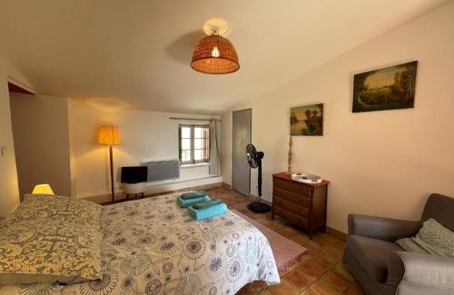 Rognes Apartamento | Studio Ouest - Chambre avec vue vignoble - Domaine viticole Château Barbebelle Rognes - Proche d'Aix-en-Provence
