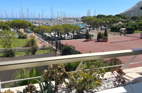 Villeneuve Loubet Beach Apartamento | STUDIO-PORT-MARINA, Parking privé, climatisé au "DUCAL"
