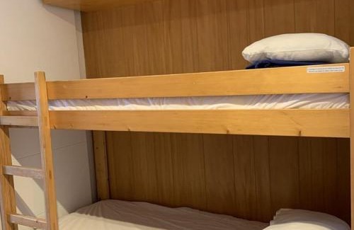 Jeux Apartamento | Studio pour 4 à L'Alpe d'Huez - Proche pistes et commerces, terrasse sud, TV, casier à skis - FR-1-405-218
