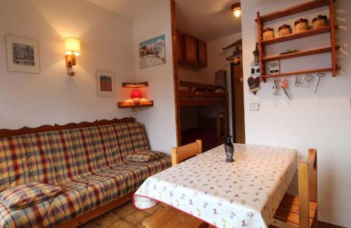 Les Carroz-d'Araches Apartamento | Studio pour 4 personnes avec balcon et équipements, au pied des pistes et à 550m du village - FR-1-572-157