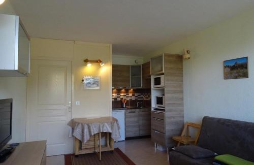Arette Apartamento | Studio pour 4 pers. à proximité des pistes avec balcon et parking - FR-1-602-55