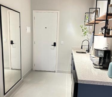 Lago Norte Apartamento | Studio Premium - Perto de Tudo - Vista Livre - Estacionamento privativo e Portaria 24h - Wi-Fi 600mbps