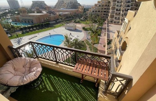 Bab Al Bahr Apartamento | Studio -Private Beach & Pool & BBQ -WiFi available