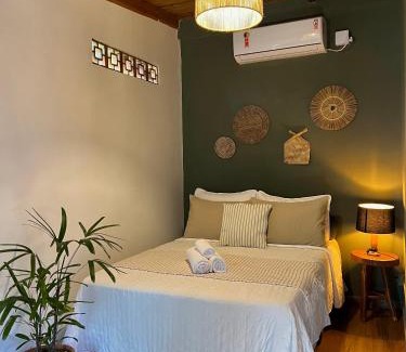 Rio Vermelho Sul Casa | Studio privativo com trilha até a praia