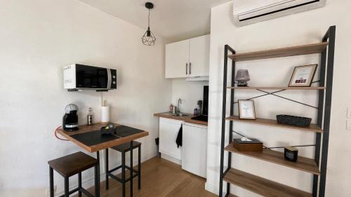 Villeneuve Loubet Beach Apartamento | Studio proche plage avec jardinet et parking - Casa Garcia