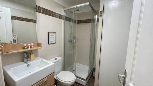 Villeneuve Loubet Beach Apartamento | Studio proche plage avec jardinet et parking - Casa Garcia