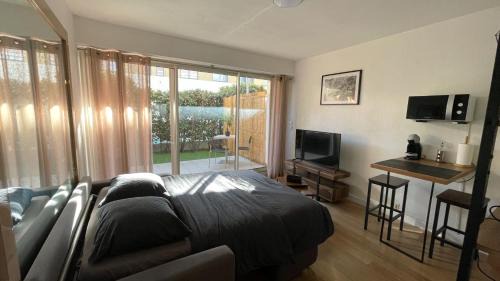 Villeneuve Loubet Beach Apartamento | Studio proche plage avec jardinet et parking - Casa Garcia