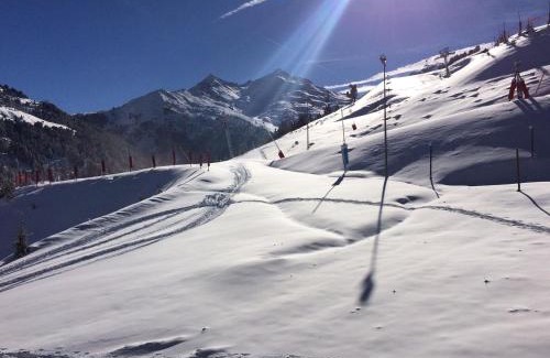 Meribel-Mottaret Apartamento | Studio rénové au pied des pistes, exposé sud avec balcon et Wi-Fi, proche commerces et ESF - FR-1-182-167