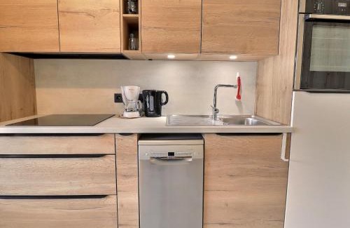 Meribel-Mottaret Apartamento | Studio rénové au pied des pistes, exposé sud avec balcon et Wi-Fi, proche commerces et ESF - FR-1-182-167