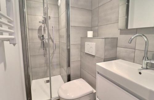 Meribel-Mottaret Apartamento | Studio rénové au pied des pistes, exposé sud avec balcon et Wi-Fi, proche commerces et ESF - FR-1-182-167