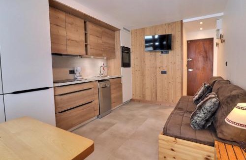 Meribel-Mottaret Apartamento | Studio rénové au pied des pistes, exposé sud avec balcon et Wi-Fi, proche commerces et ESF - FR-1-182-167