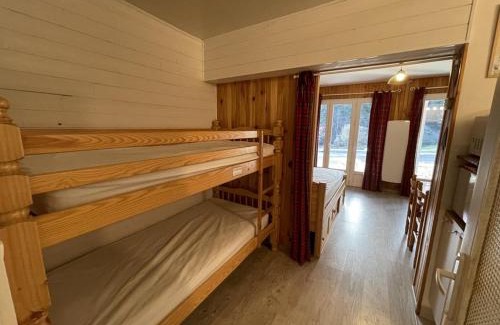 Laveissiere Apartamento | Studio rénové, calme, balcon sud, jardinet, proche pistes et commerces - FR-1-787-22