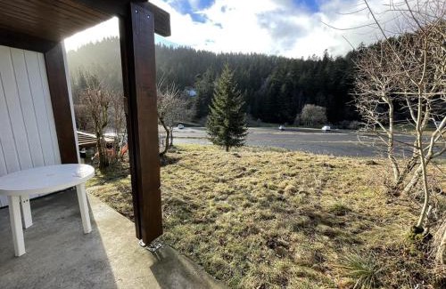 Laveissiere Apartamento | Studio rénové, calme, balcon sud, jardinet, proche pistes et commerces - FR-1-787-22
