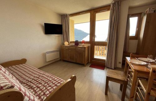 Vallandry Apartamento | Studio rénové de 26 m² pour 4 pers avec balcon, accès pistes, animaux admis - Vallandry - FR-1-757-116