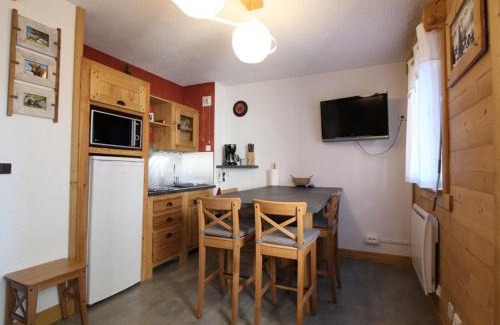 Les Carroz-d'Araches Apartamento | Studio rénové cosy, 4 pers, au pied des pistes, balcon ouest, proche commerces, parking inclus - FR-1-572-66