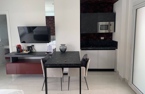 Villa San Pietro Apartamento | Estudio "Residence Meridian Unità 3" Cerca de la playa con vistas a la montaña, piscina y Wi-Fi