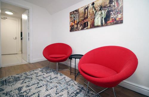 Cwmbrwla Apartamento | Studio - Sleeps 10 - Parking - Wifi