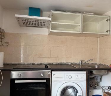Brunel Apartamento | Studio - Sleeps 2 - Garden - Parking - Wifi