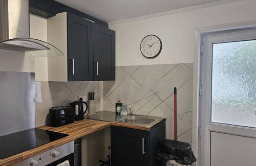Bridgend Apartamento | Studio - Sleeps 2 - Parking - WiFi