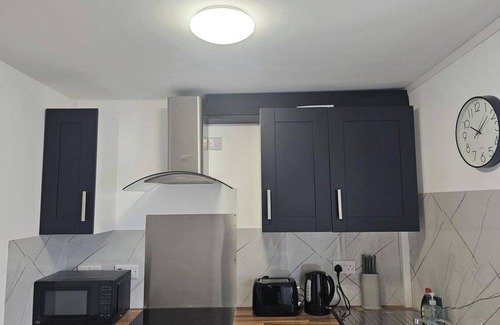 Bridgend Apartamento | Studio - Sleeps 2 - Parking - WiFi