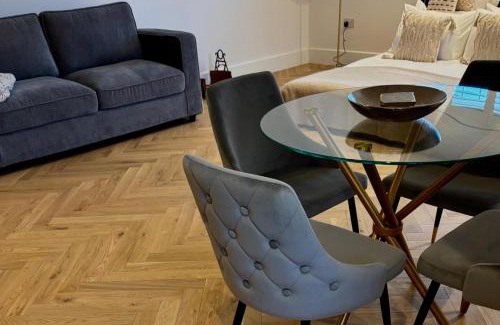 Tenterden Apartamento | Studio - Sleeps up to 4 & Free Parking