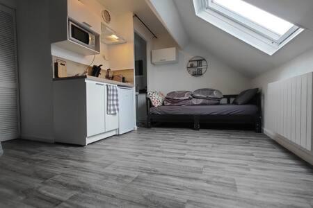 Valenciennes Apartamento | Studio "Sous les toits", Proche Hyper Centre et Commerces !