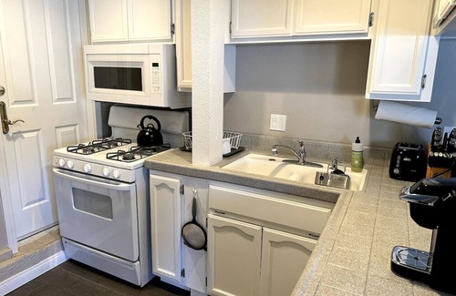 The Strand Apartamento | Studio Steps To The Sand | Spacious | Clean | Cozy