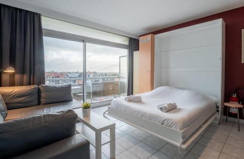 Bredene Apartamento | Studio Studio 502 by Interhome