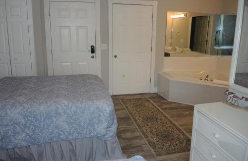 Calabash Apartamento | Studio Style Home 308L features Golf