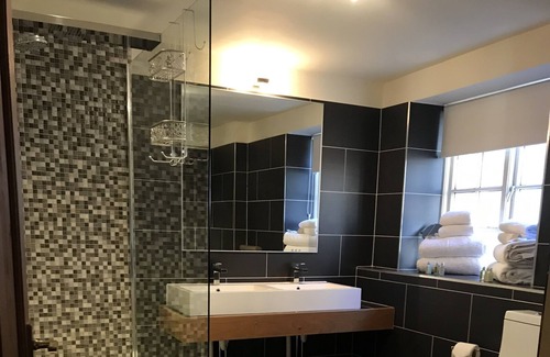 Crayke Apartamento | Estudio-Suite-Baño en la habitacion