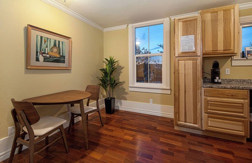 Friday Harbor Apartamento | Studio suite near downtown (Argyle Suites-HSB)