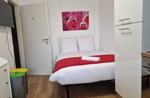 Hettange-Grande Apartamento | Estudio-Suite-Baño con ducha-Vista a la Ciudad-B Happy Nest