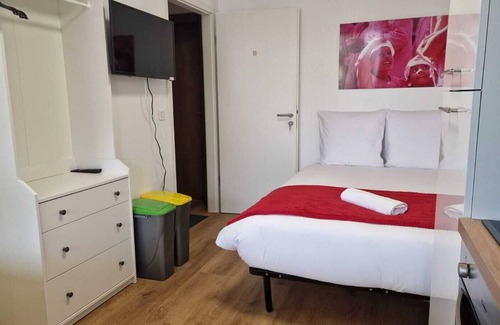 Hettange-Grande Apartamento | Estudio-Suite-Baño con ducha-Vista a la Ciudad-B Happy Nest
