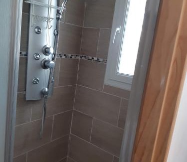 Manosque Casa | Studio sympa meublé avec parking privé et piscine