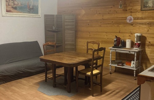 Priay Apartamento | Studio -terrace two minutes from the Ain river and its pebble beach